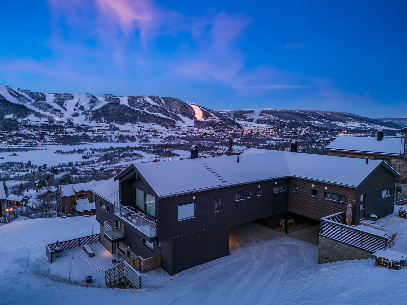 Med en hytte på fjellet er dere tett på alle de naturopplevelsene mange av oss lengter etter i det daglige Galleribilde