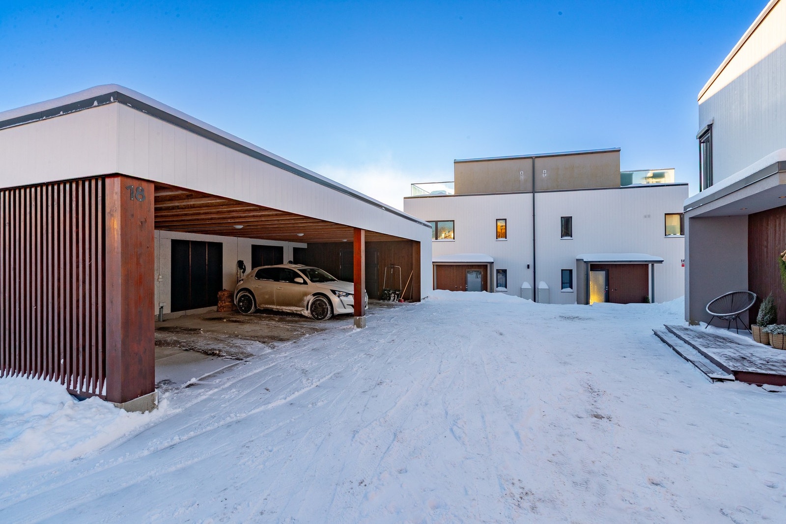 Carport hører med til leiligheten Galleribilde