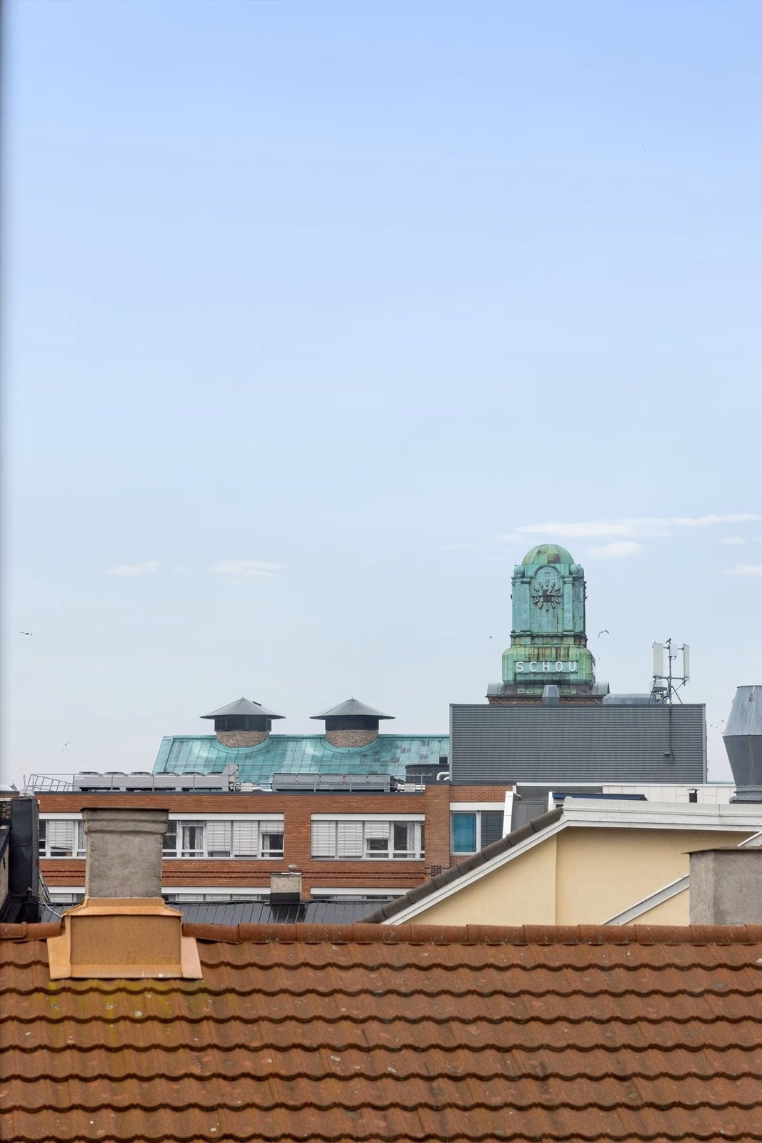 Bo høyt over Oslo med utsikt over byens tak og skyline. Galleribilde