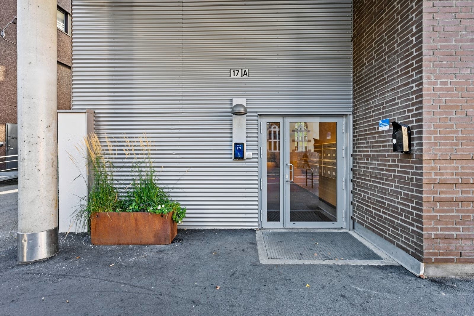 Inngangsparti. Galleribilde