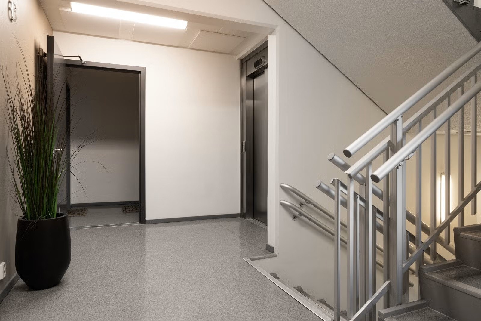 Felles trappeoppgang og heis. Galleribilde