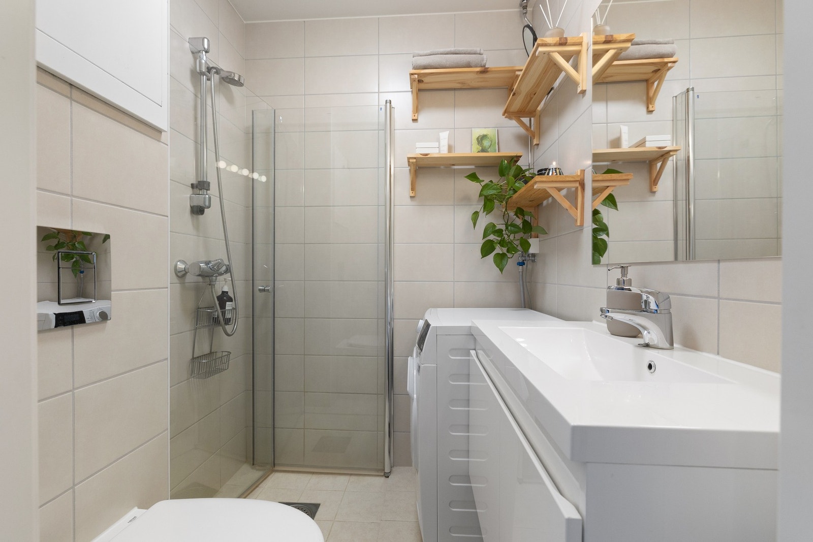 Velholdt baderom som ble rehabilitert i regi av aksjelaget i 2023. Arbeidet inkluderte utskifting av soilrør. Galleribilde