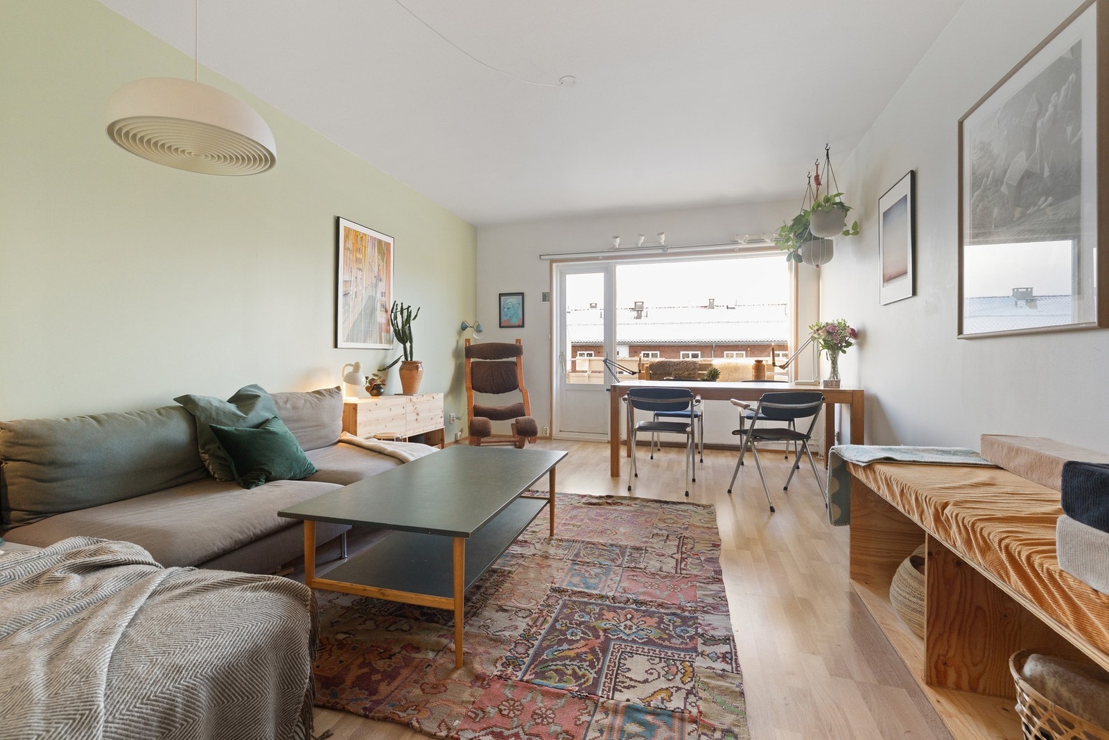 Boligen har en gjennomgående planløsning som gir høy bokvalitet. Galleribilde