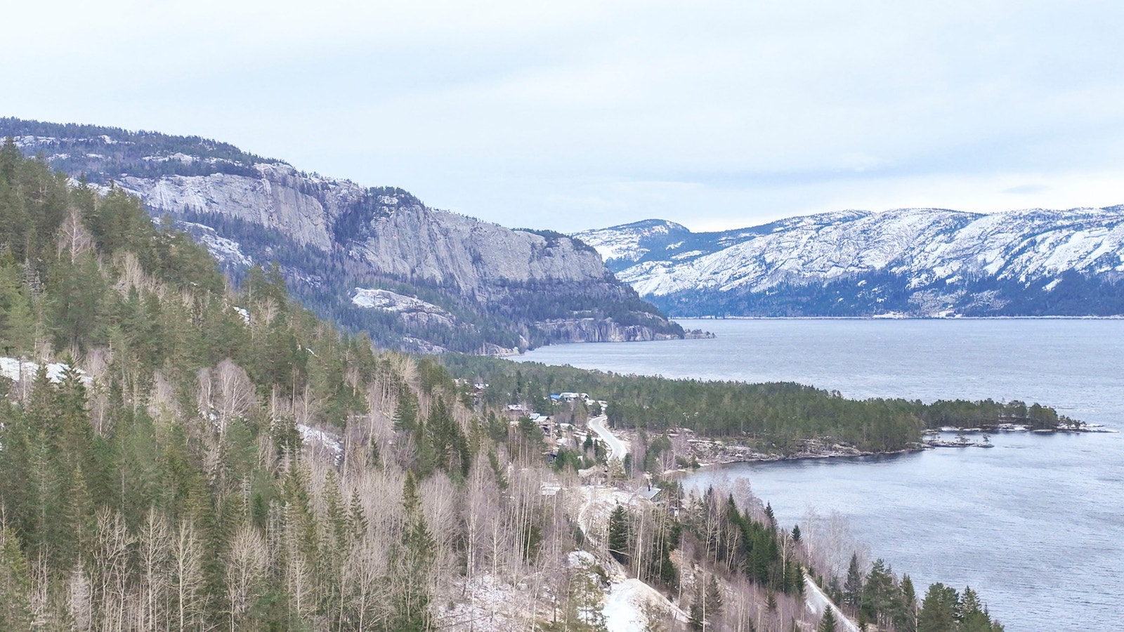 Oppmerkede tur- og skiløyper i nærheten både sommer og vinter. Galleribilde