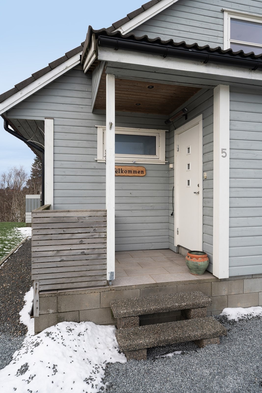 Overbygget og praktisk inngangsparti Galleribilde