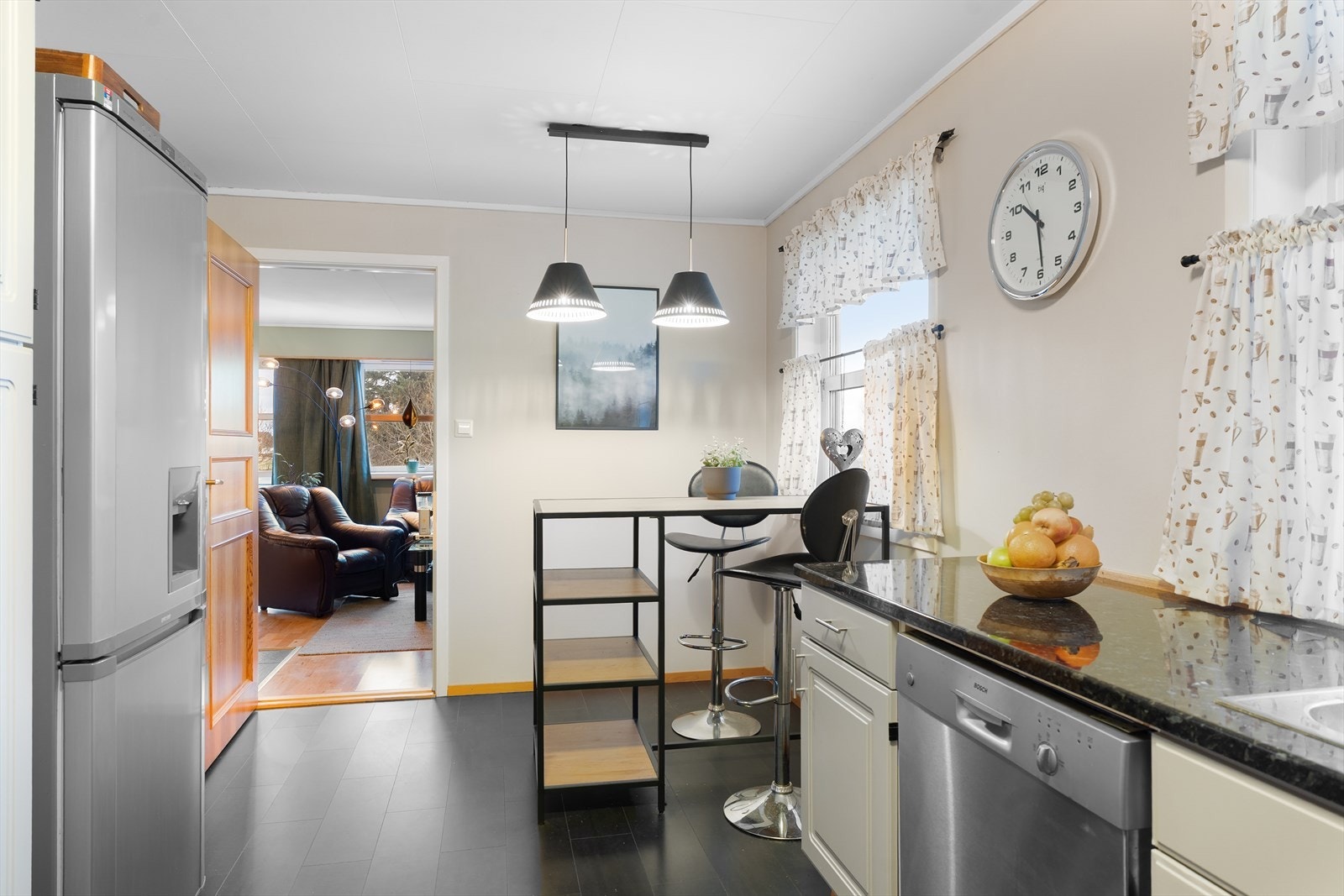 Plass til spisebord på kjøkkenet Galleribilde