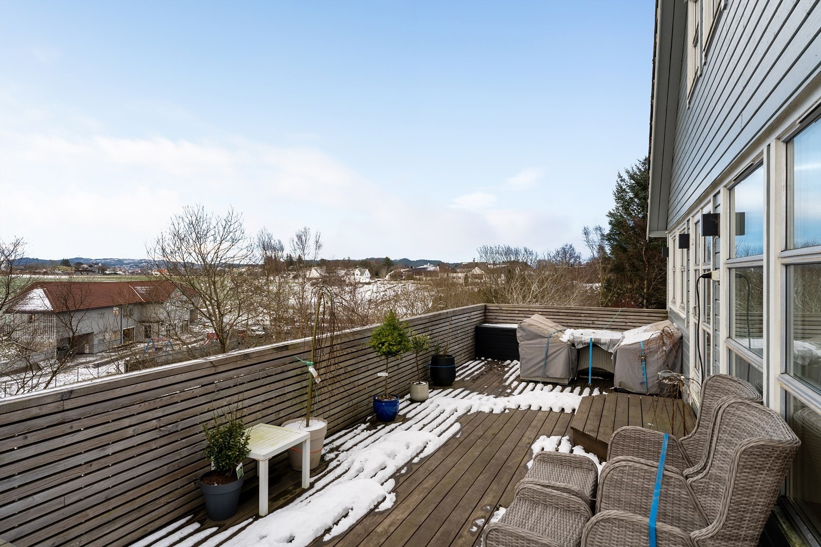 Herlig veranda med gode møblerinsmuligheter Galleribilde