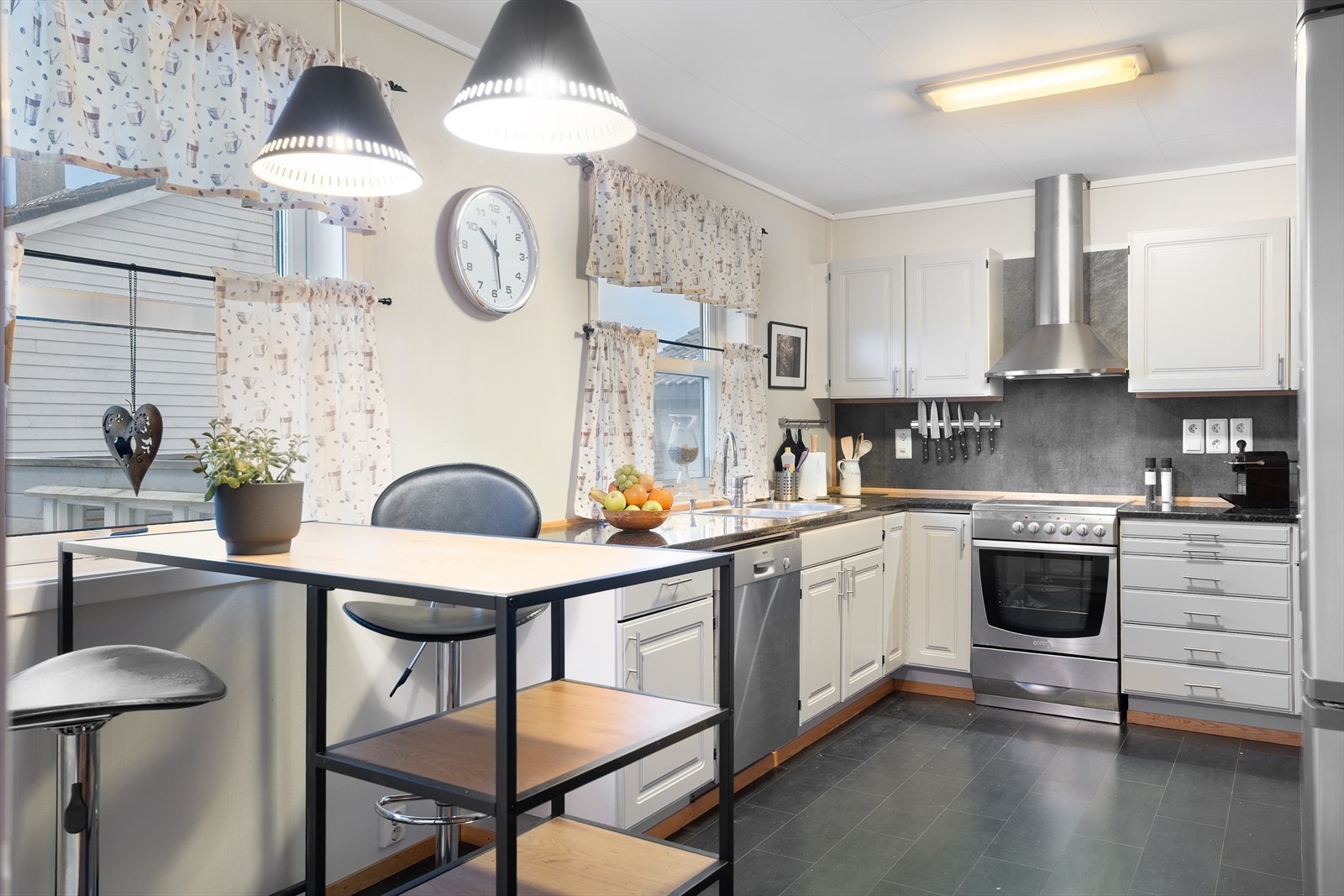 Boligen er romslig med god plass til hele familien Galleribilde