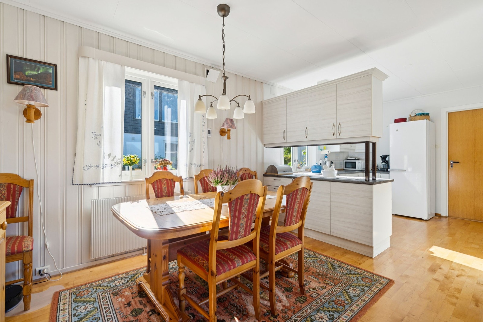 Mulighet for egen spisegruppe i tilknytning til kjøkken Galleribilde