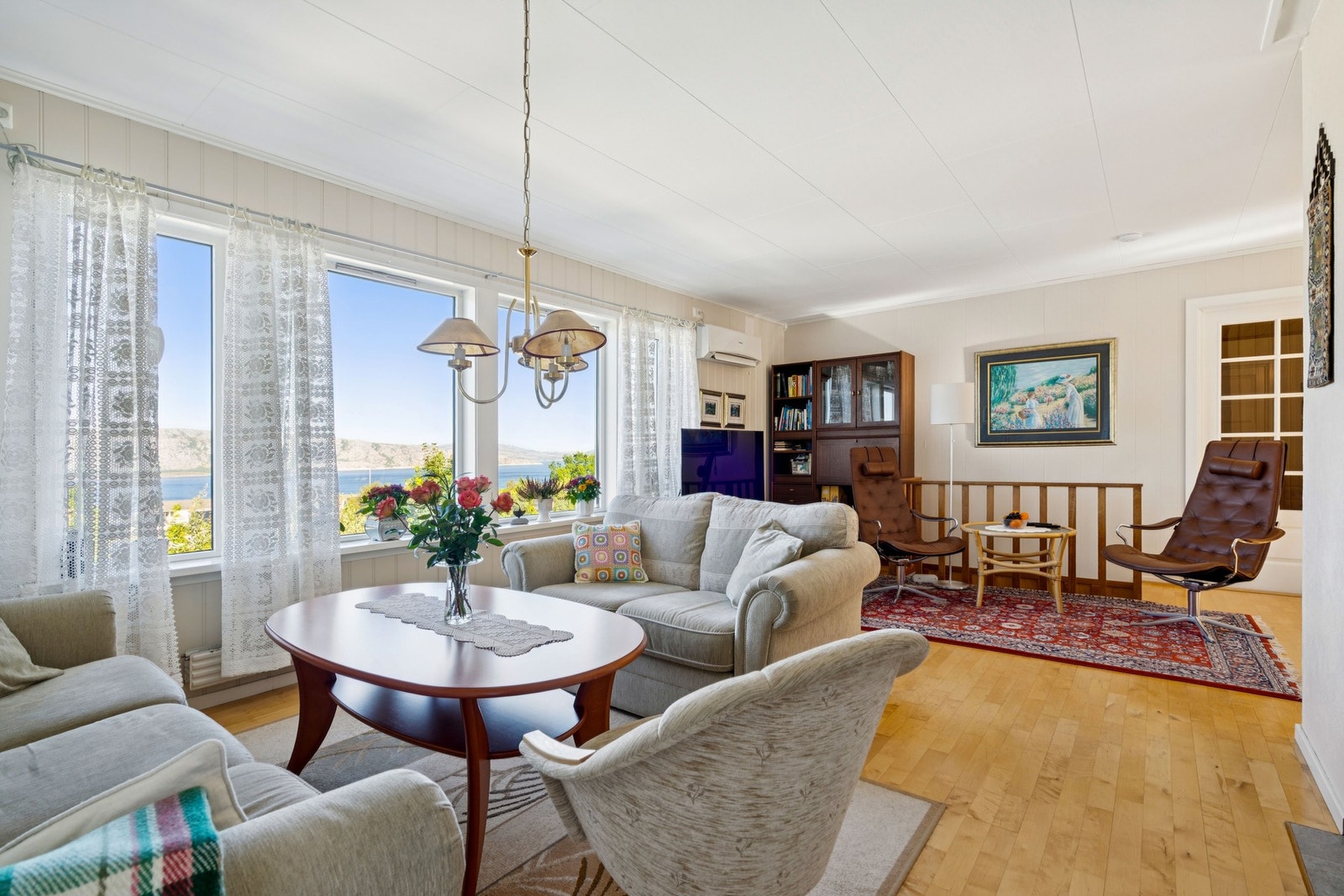 Lys og luftig stue med fantastisk utsikt Galleribilde