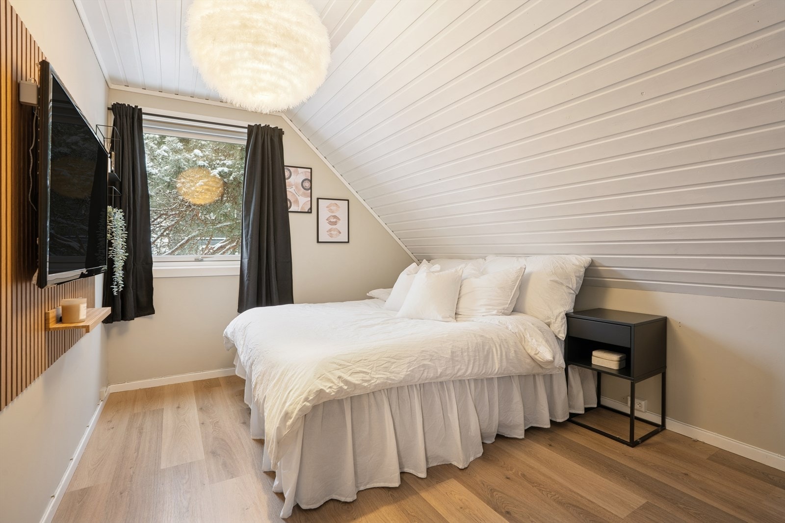 Det er totalt fire gode soverom i boligen. Galleribilde