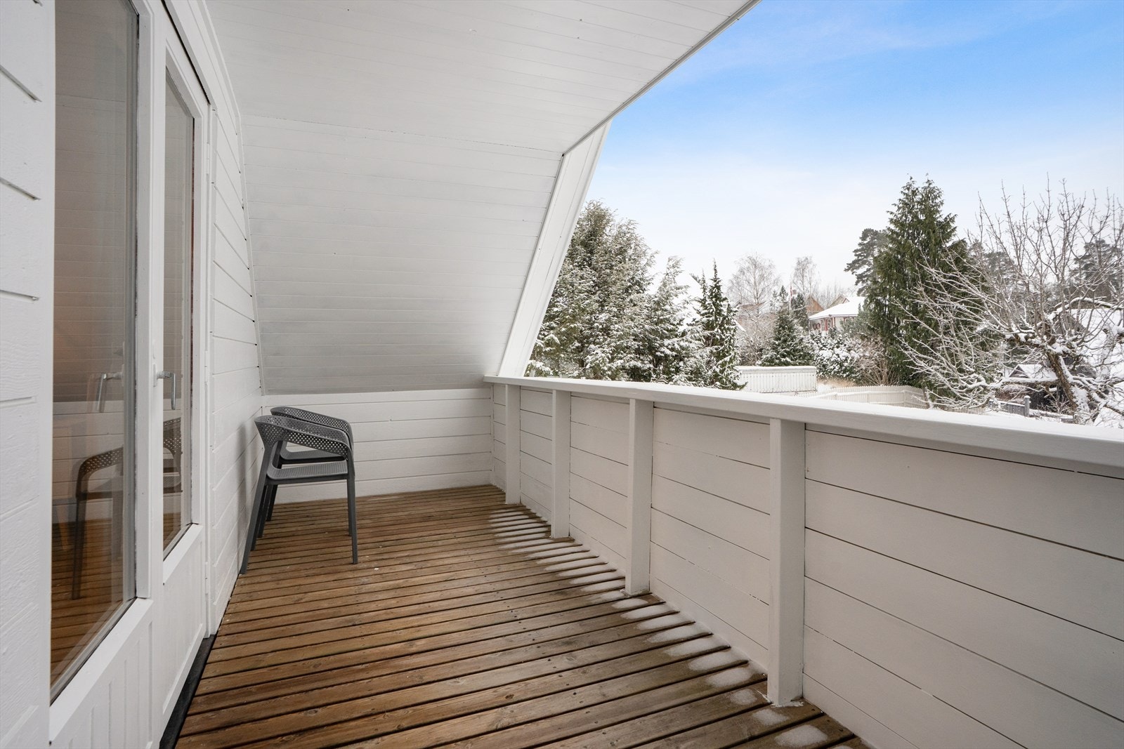 Overbygget terrasse på 5 kvm (10 kvm gulvflate), vendt mot sørvest. Galleribilde