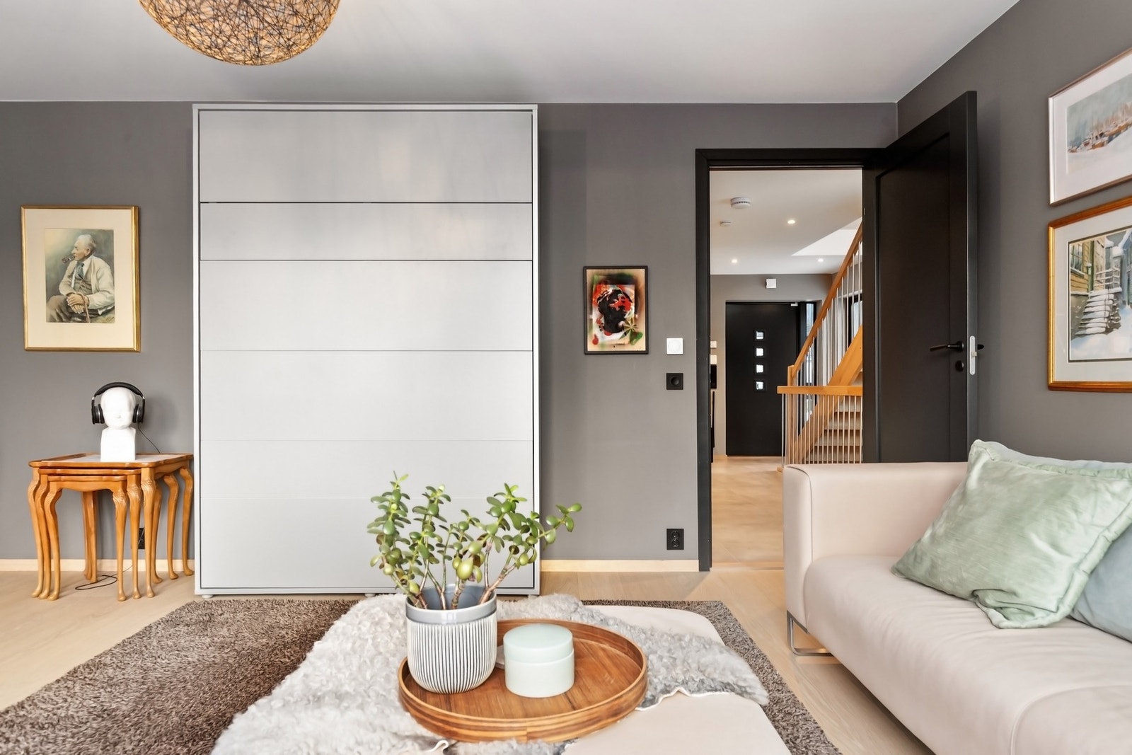 TV-rom/gjesterom med 'seng i vegg'. Galleribilde