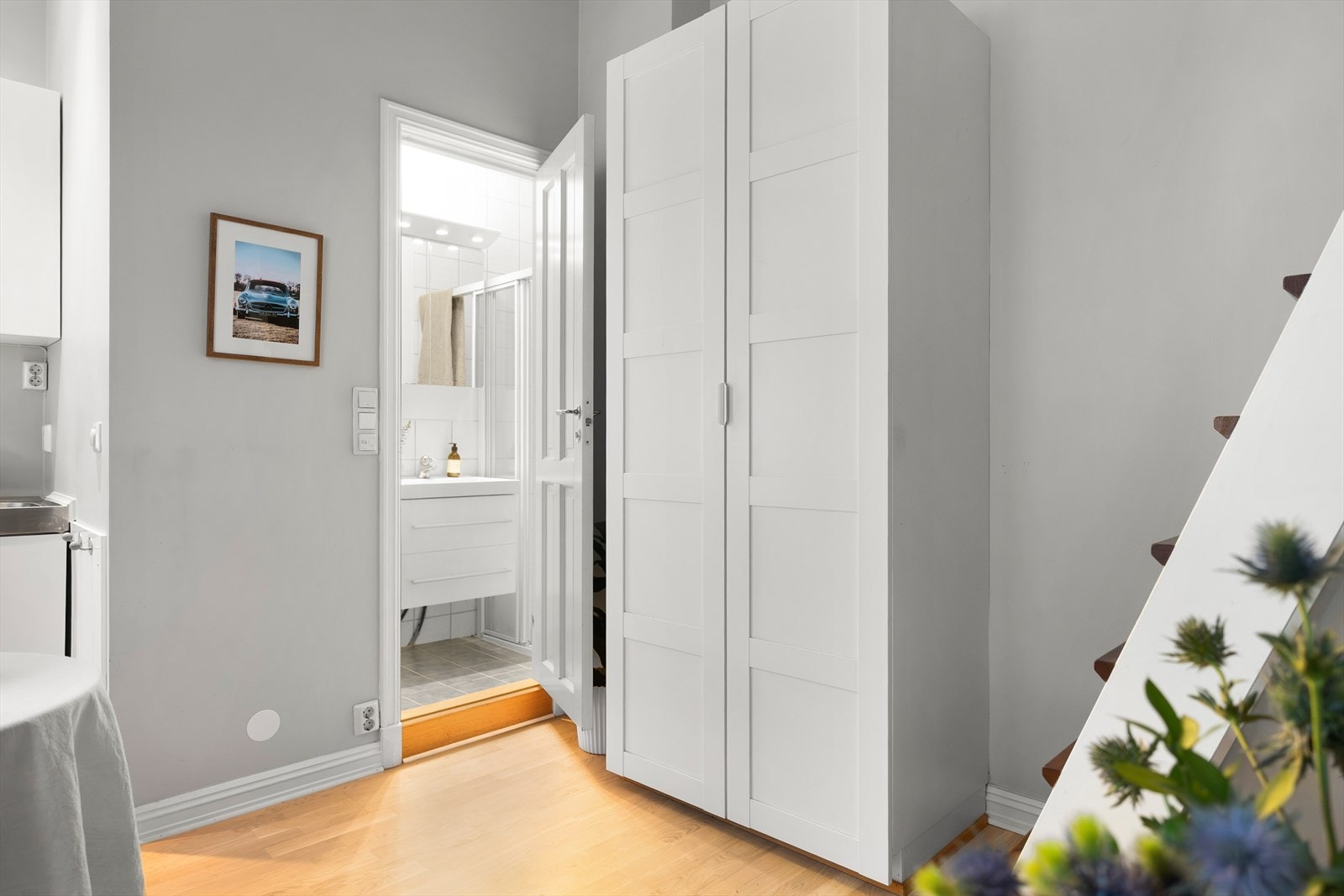 Det er også plass til garderobeskap. Galleribilde