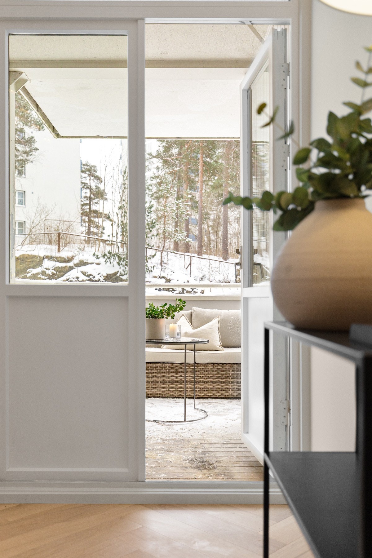 Utgang til balkong fra stue. Galleribilde