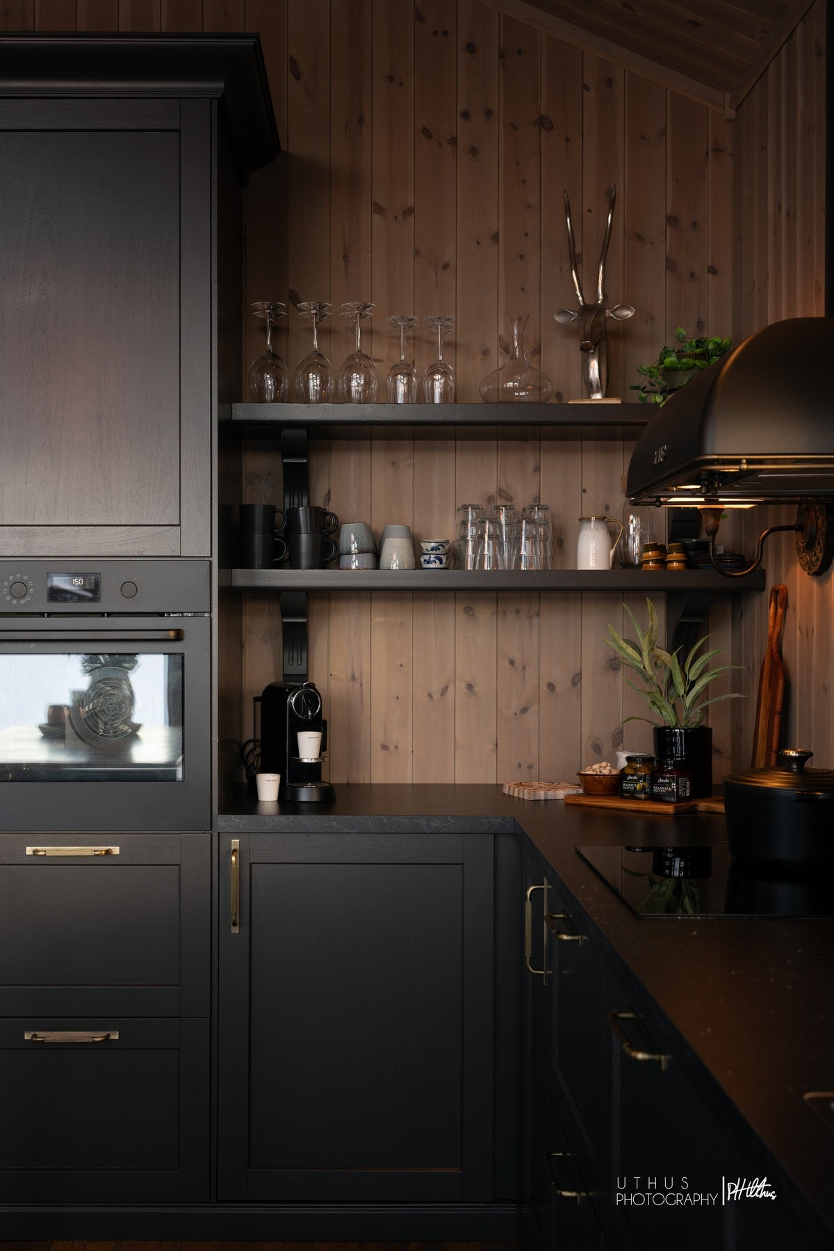 Håndtak er i modell Helix fra Beslag Design Galleribilde