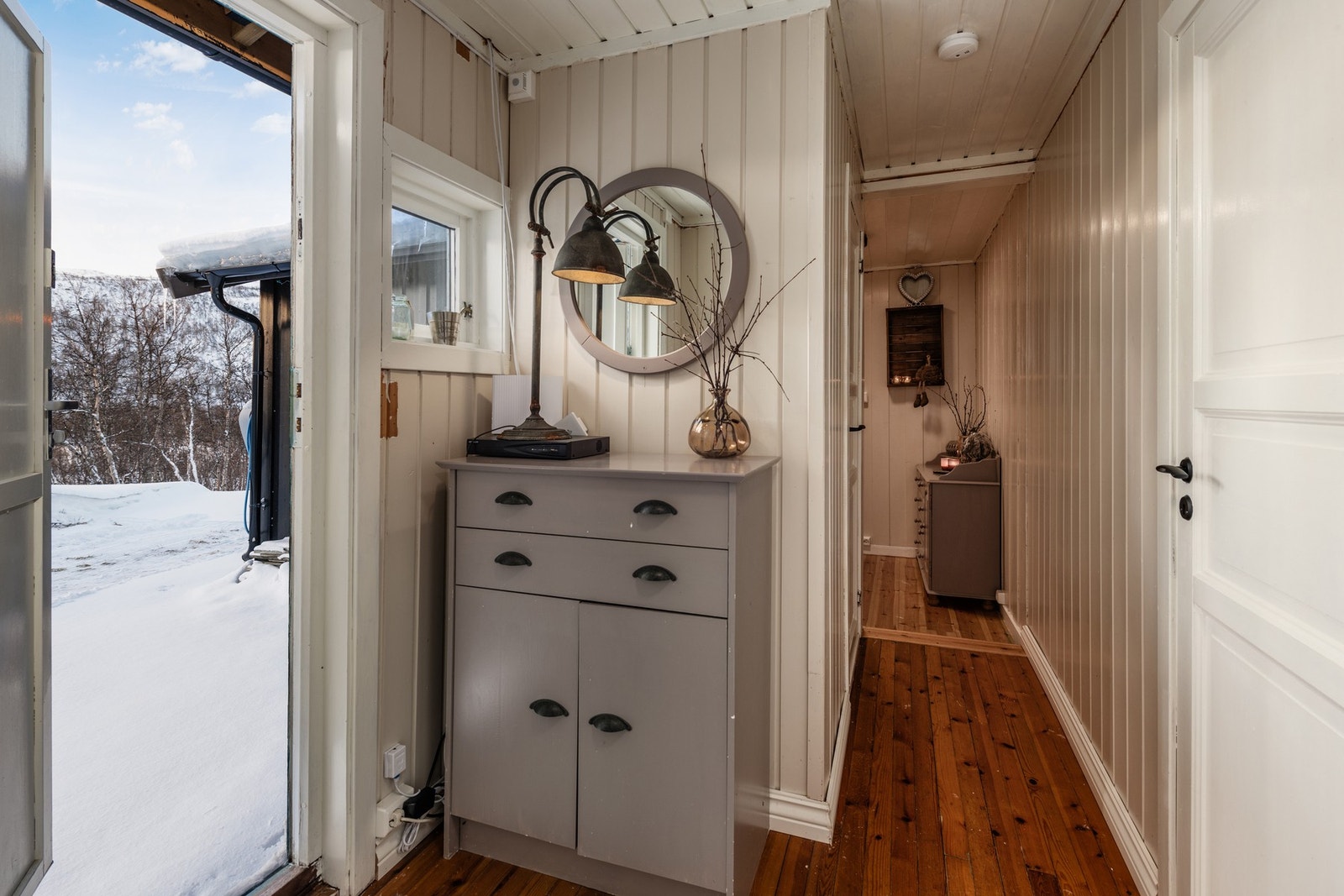 Entré med adkomst fra parkeringsplassen Galleribilde