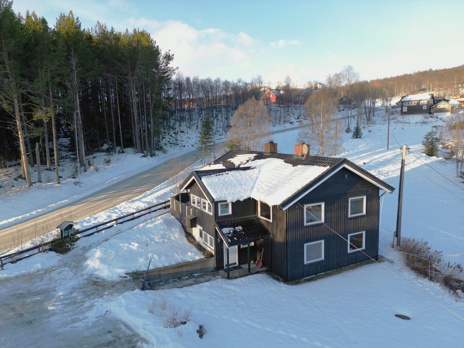 Velkommen til Øyovegen 43 - enebolig beliggende i et rolig område ved Luten. Galleribilde