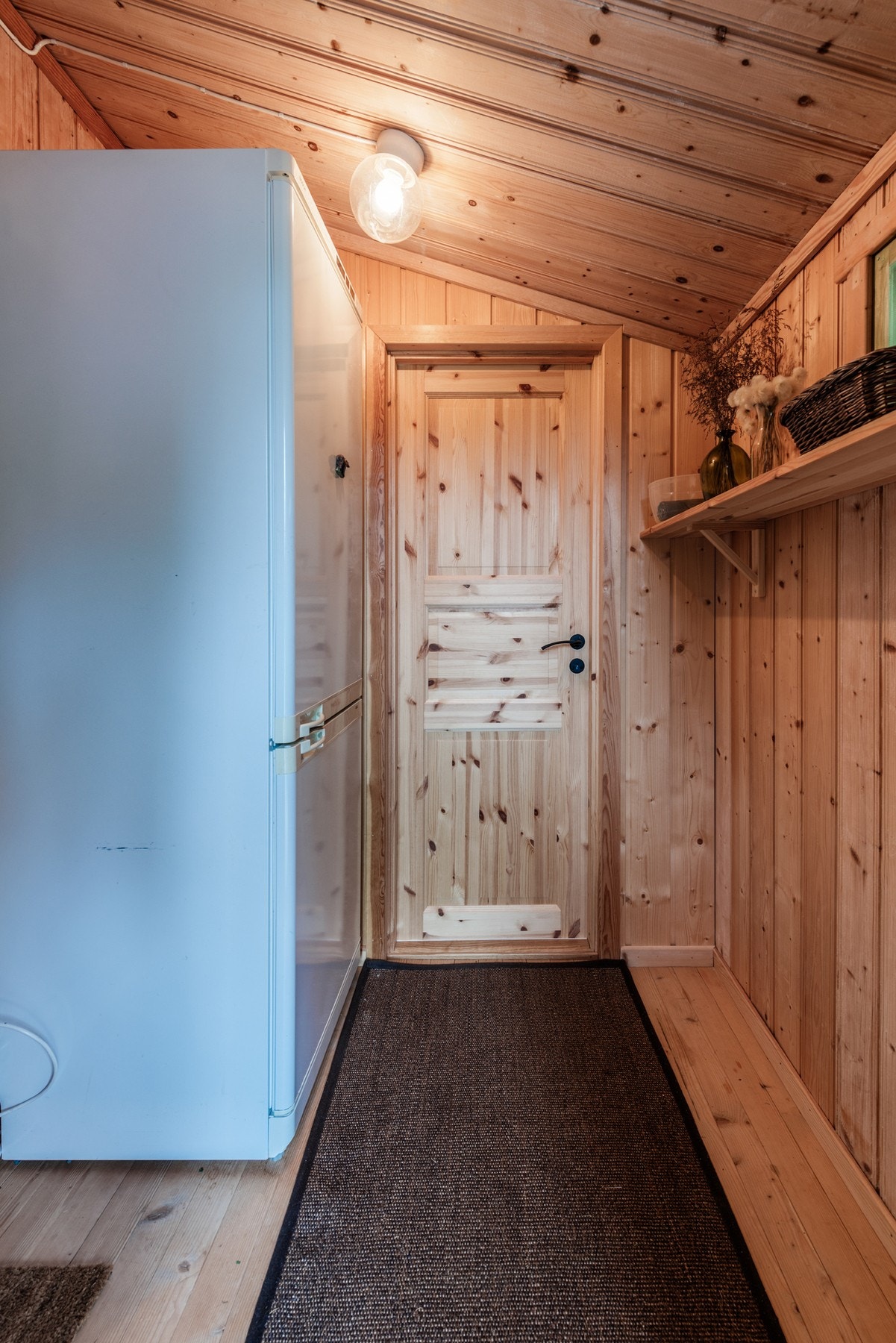 Entré med adkomst videre til wc-rom og bod. Galleribilde