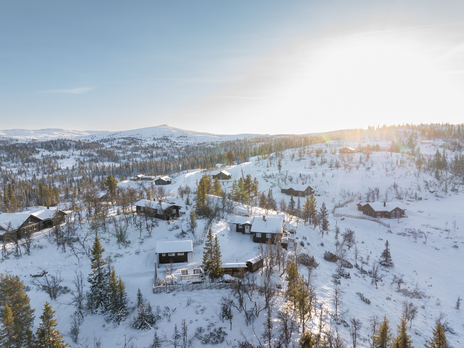 Velkommen til Backervegen 30 innerst i Båtstjernlia - nær Nystølen og Nesfjellet Alpinsenter - Foto: Uthus Photography Galleribilde