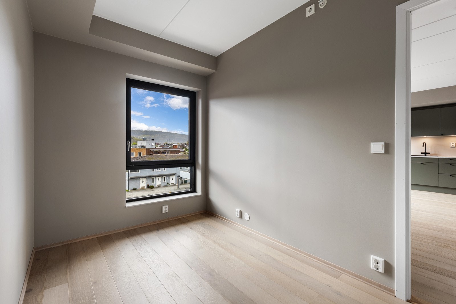 Leiligheten har et soverom på 8 kvm. Galleribilde