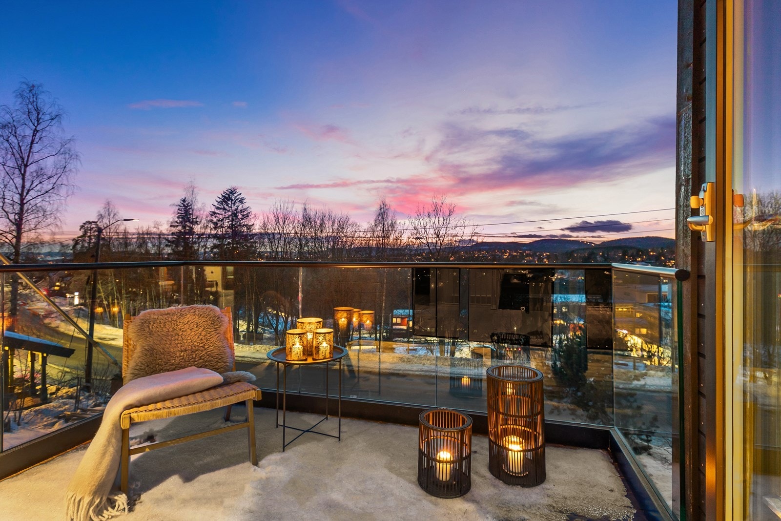 Velkommen til Vækerøveien 117B presentert av Peter Björklund og Marthe Skabo ved Nordvik Bygdøy Allé. Galleribilde