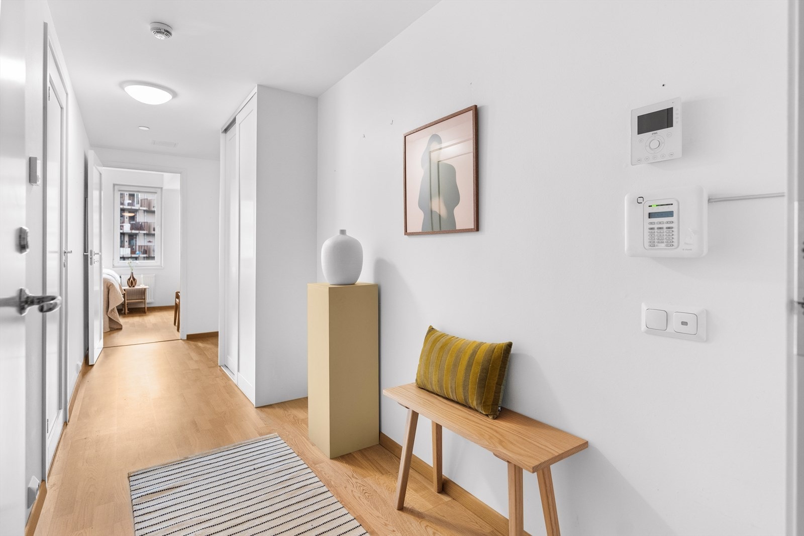 Dørcalling med åpner gjør det enkelt å slippe inn gjester fra bakkeplan. Galleribilde