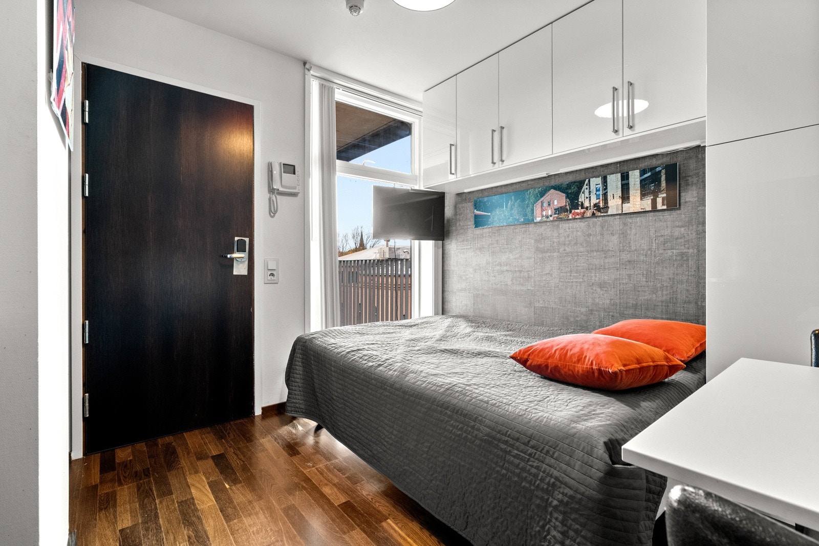 Velkommen inn til hybeldelen. 1-roms på ca. 15 m². Galleribilde