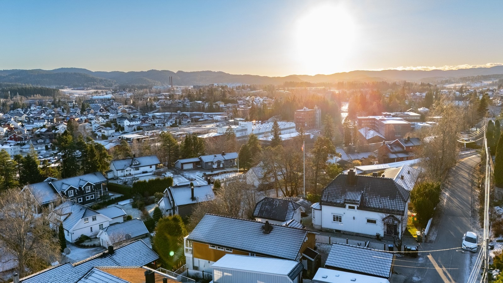 Boligen ligger i et rolig og etablert nabolag. Galleribilde