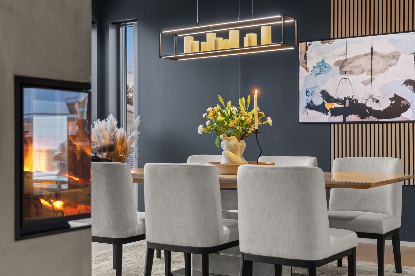 Det er klargjort for lydanlegg ved TheFrame i spisestuen Galleribilde