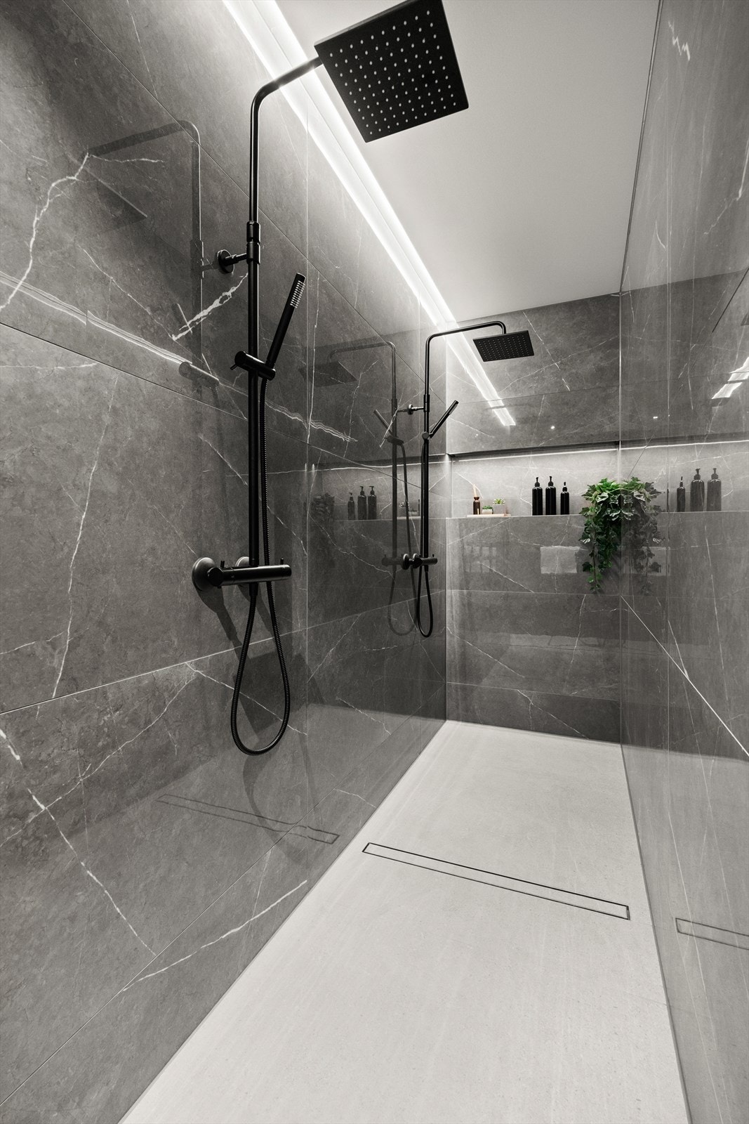 Romslig dusjnisje med dobbel regndusj Galleribilde