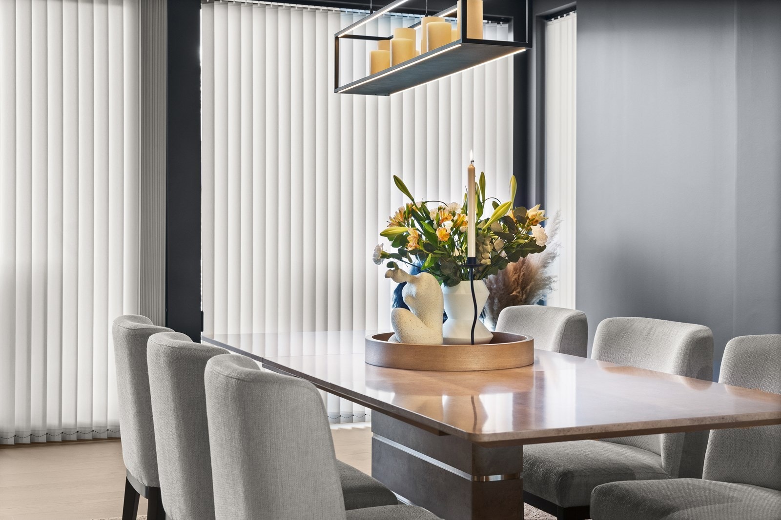 Montert solskjerming på vinduer Galleribilde