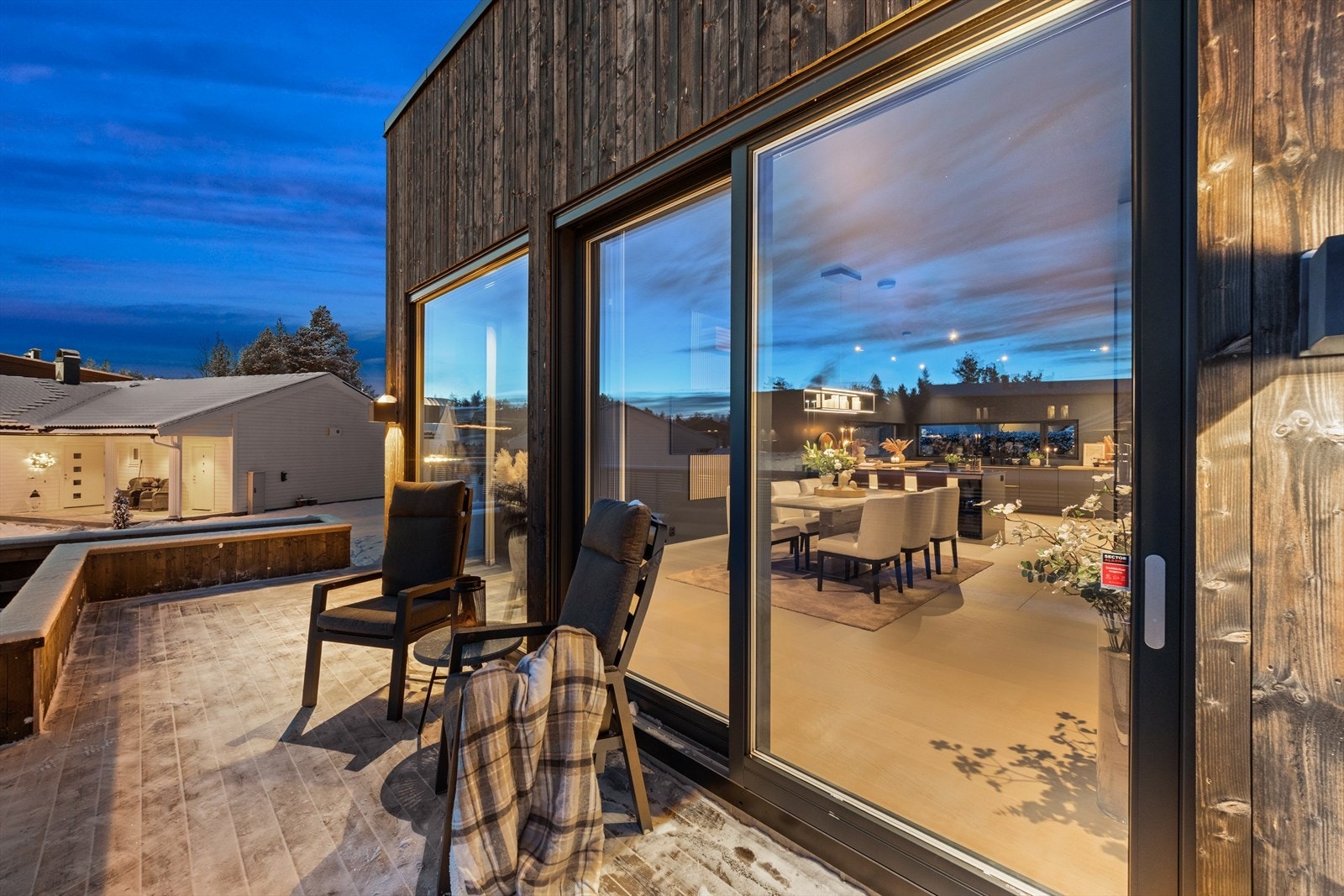 Platting med plassbygde plantekasser Galleribilde