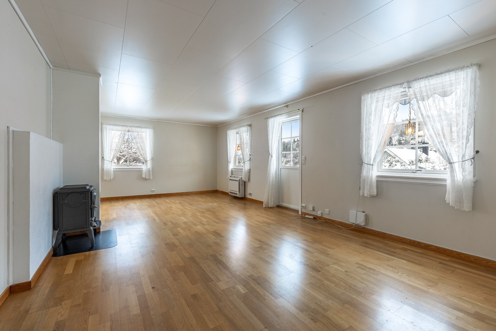 Stue med dør ut til terrasse Galleribilde