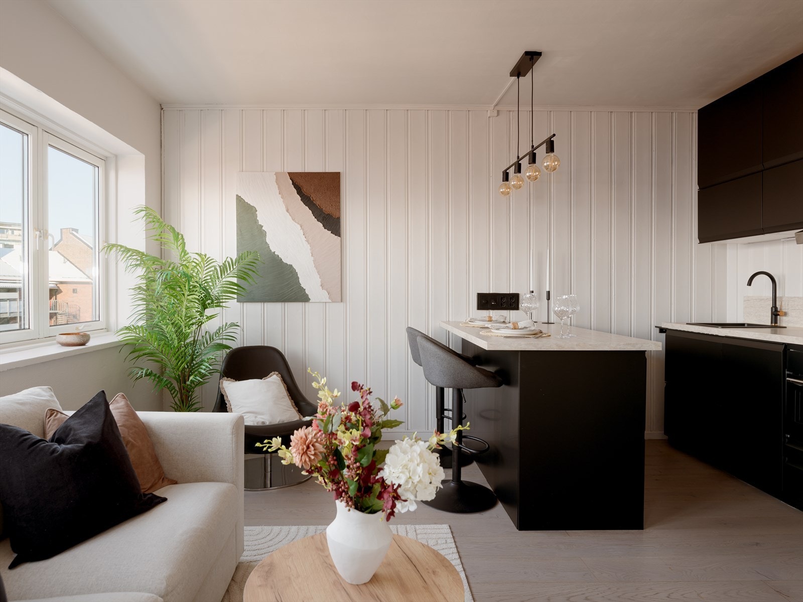 Her kan du enkelt innrede med både sofagruppe, spisebord eller annet møblement etter behov. Galleribilde