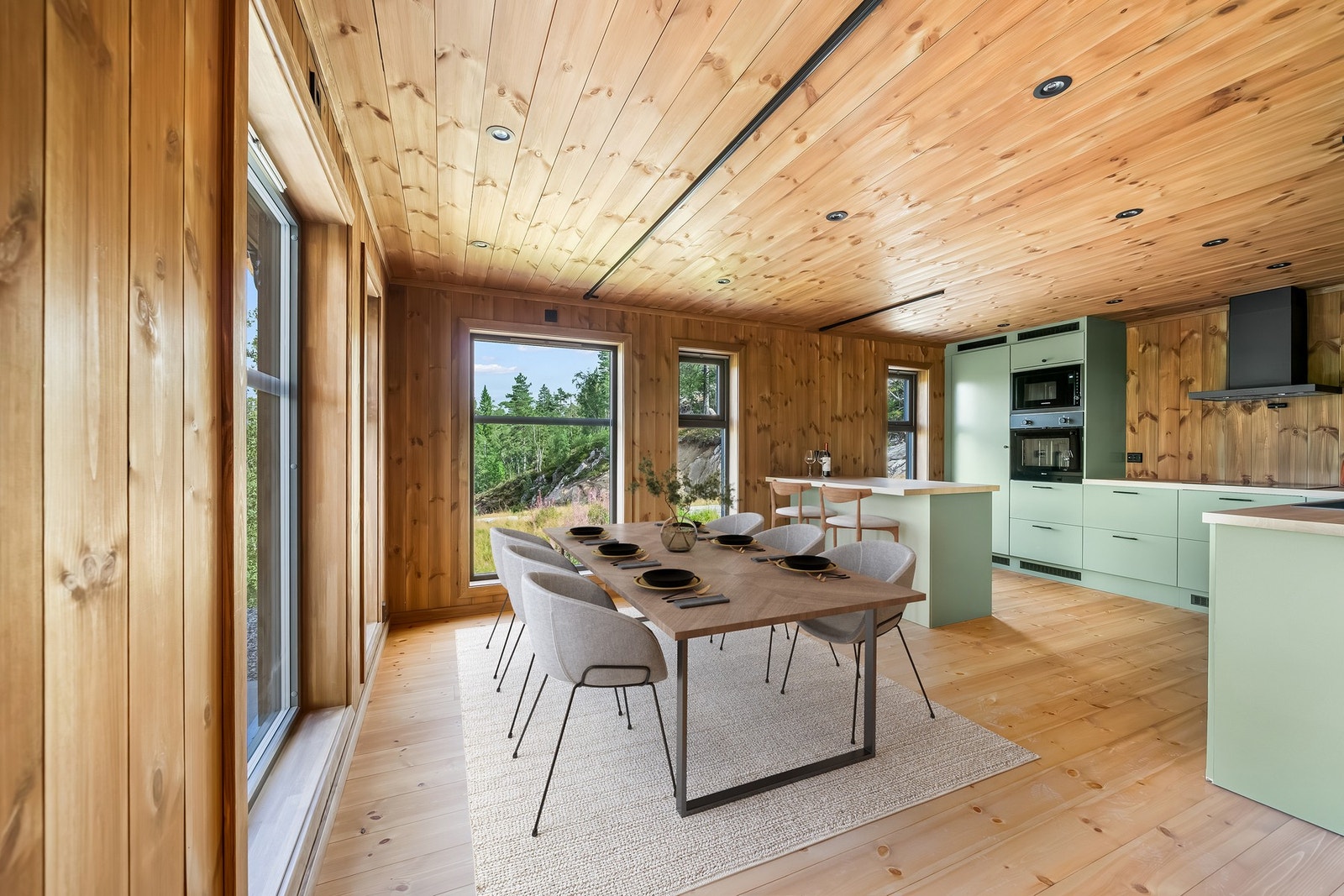 Moderne og ubrukt kjøkken med rene linjer, gode arbeidsflater og rikelig skapplass - praktisk og stilrent i hyttemiljø. Galleribilde