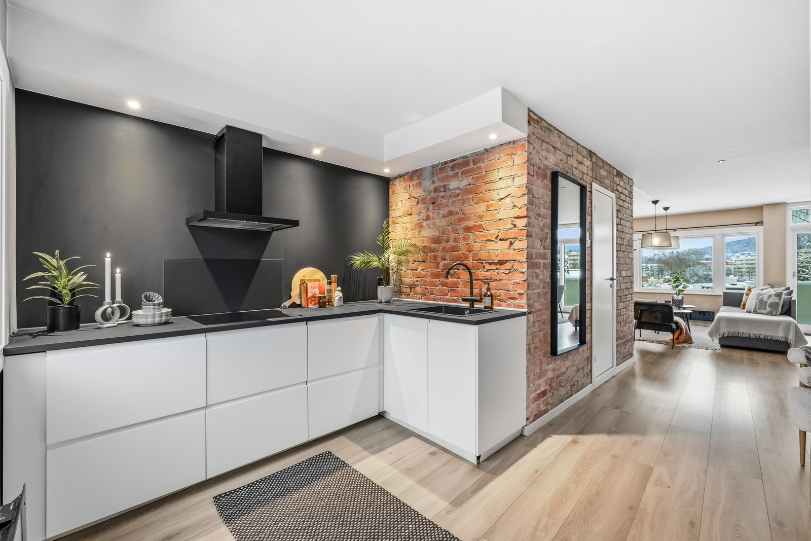 Eiendomsmegler Krogsveen v/Idriss Eliassy ønsker velkommen til Stalsberg Terrasse 14! Galleribilde