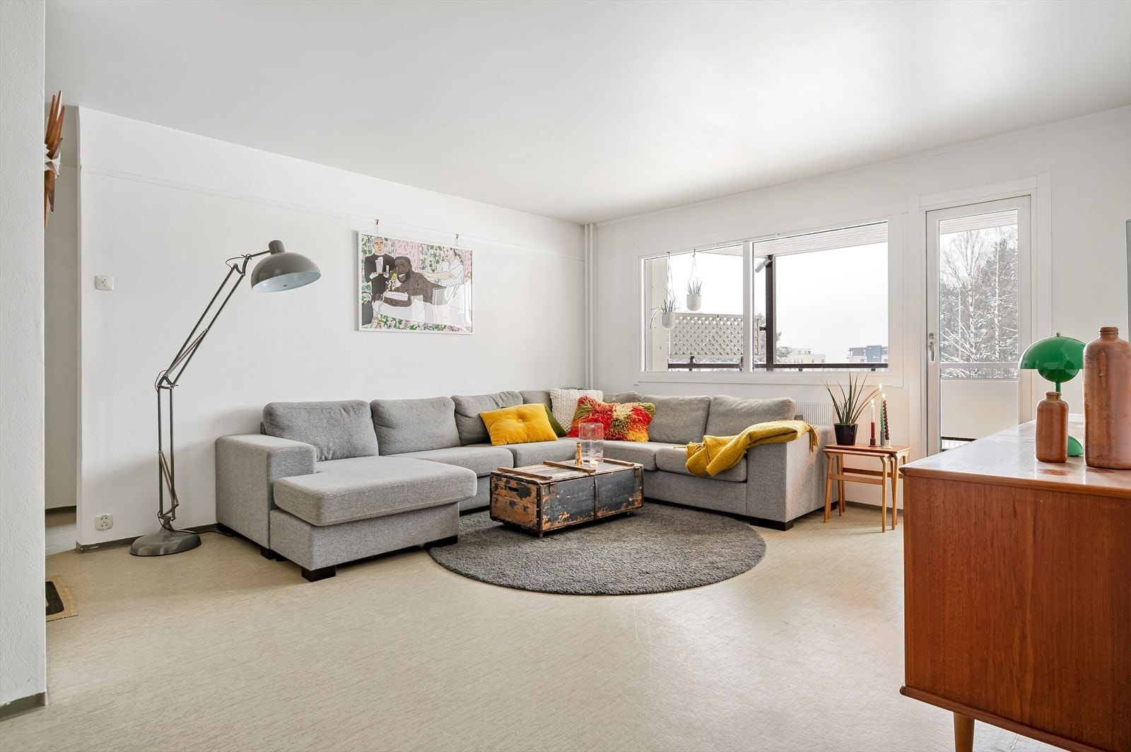 Leiligheten ligger i byggets 2.etasje og det er heis i bygget for enkel tilkomst. Galleribilde