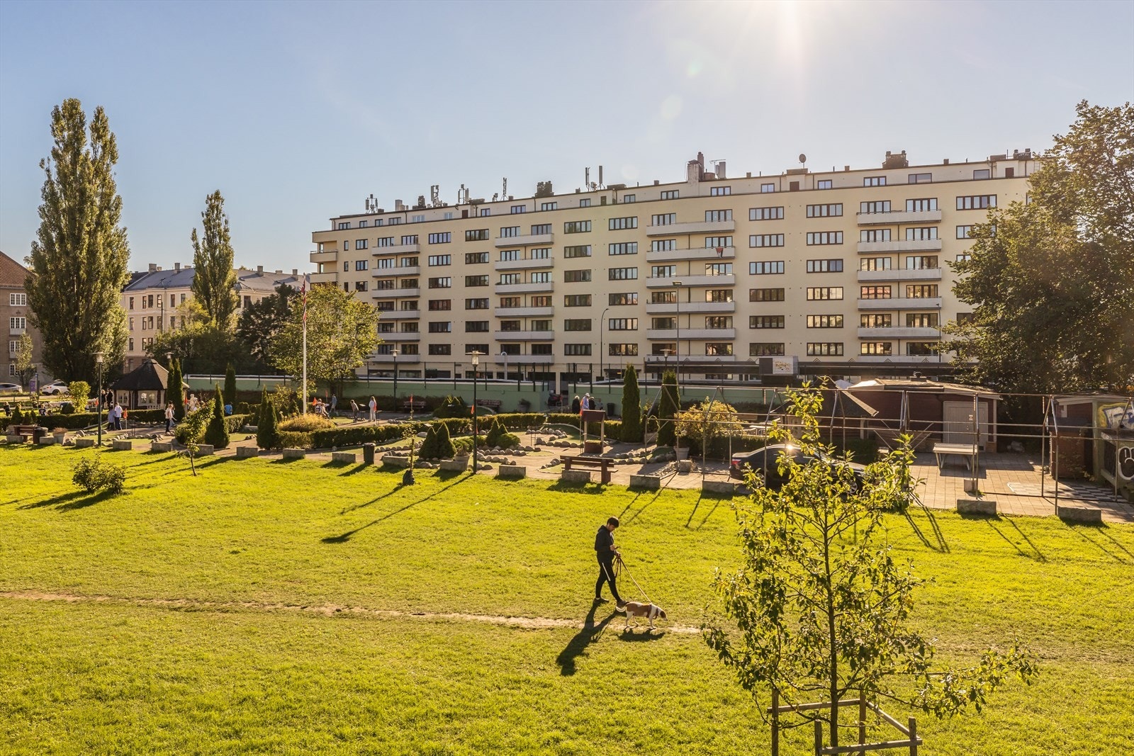 Attraktiv beliggenhet rett ved Marienlyst minigolfpark og kunstgressbane. Galleribilde