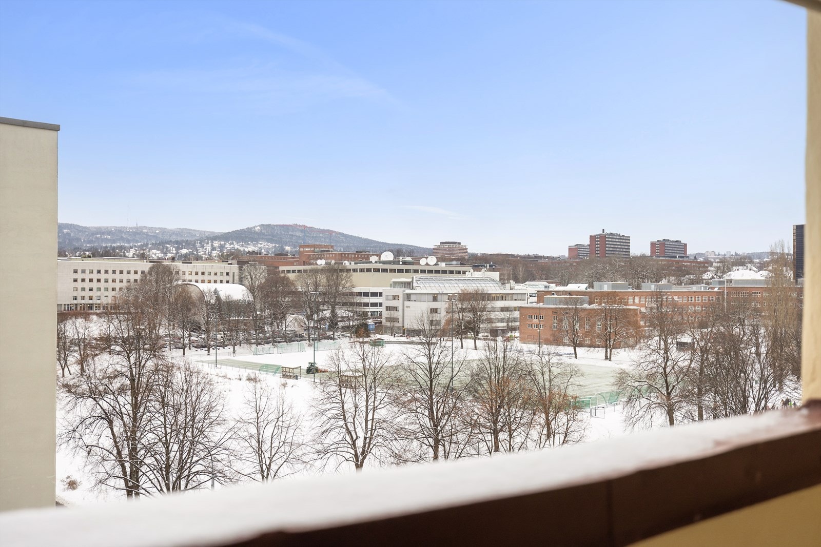 Utsyn fra balkong. Galleribilde