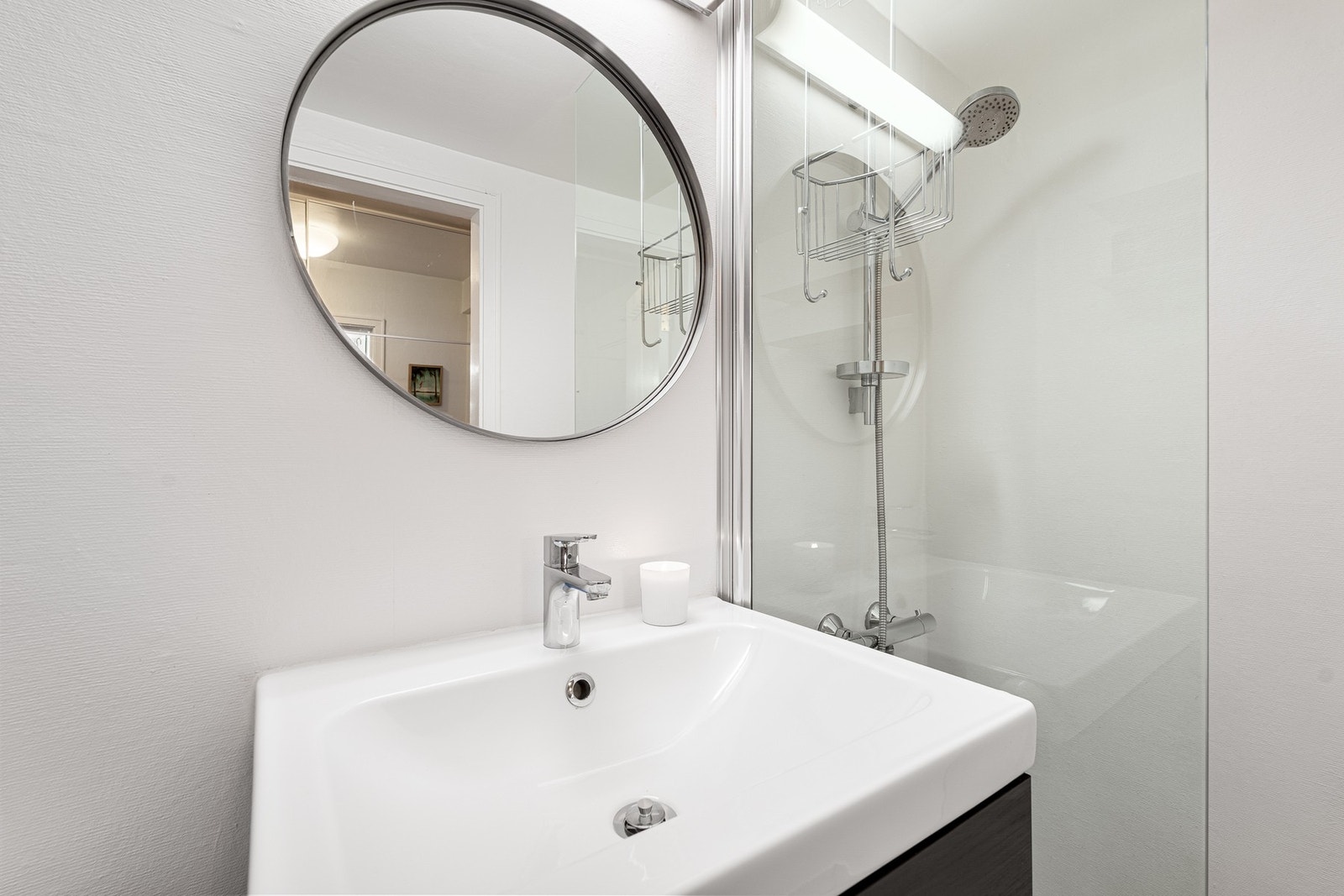 Servant i skap. Galleribilde