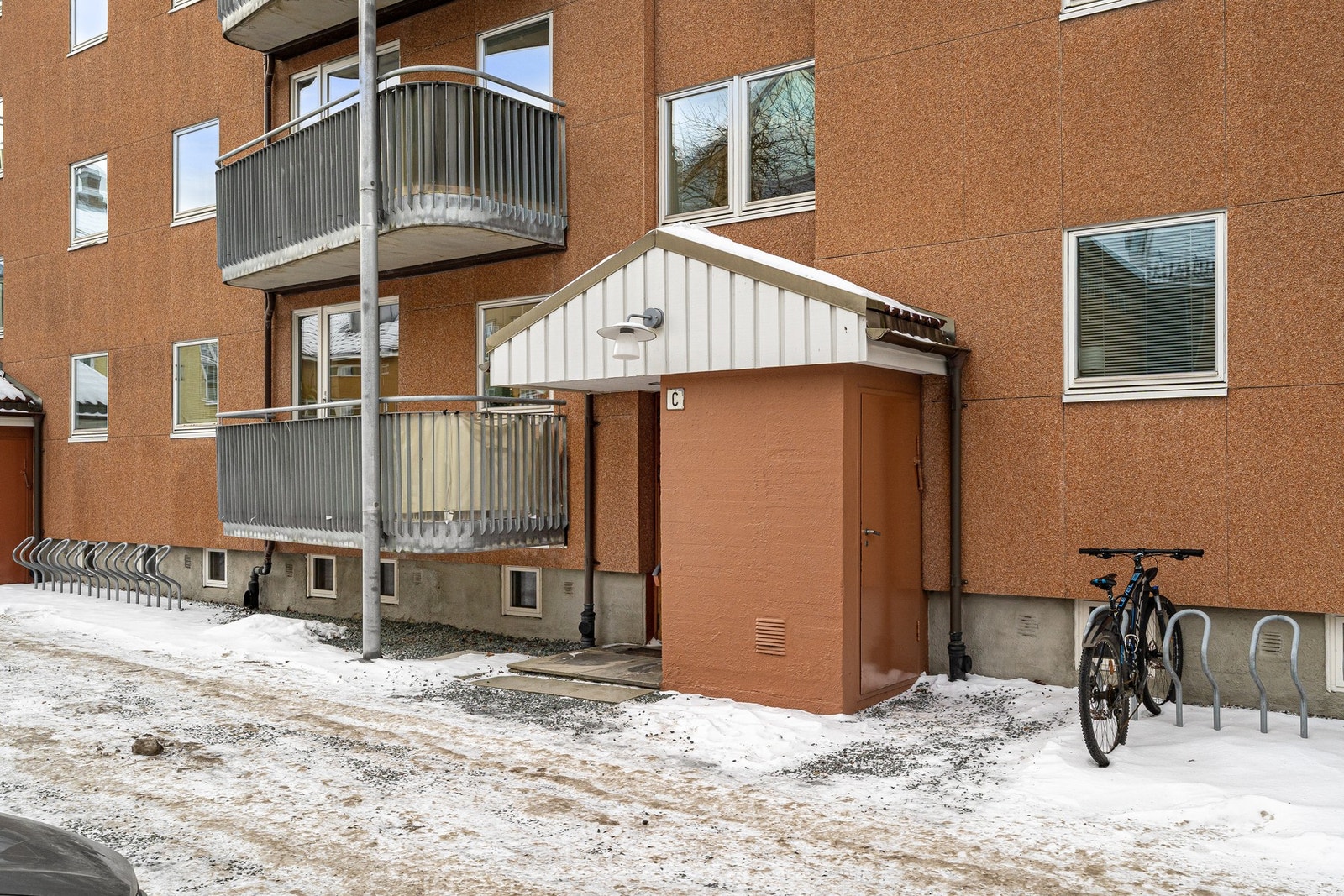 Veldig rolig nabolag med lite gjennomgangstrafikk, til tross for at du går til Trondheim Torg på noen få minutter. Galleribilde
