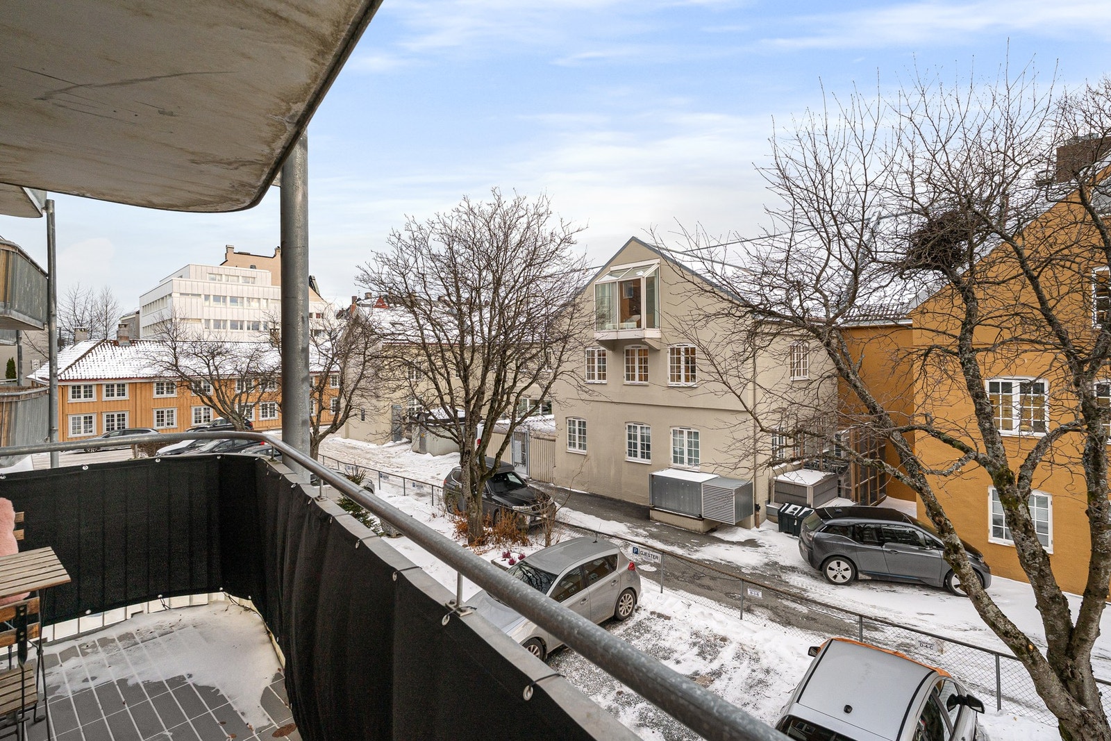 Balkongene ble renovert i 2006 og gir et moderne preg på bygget. Galleribilde