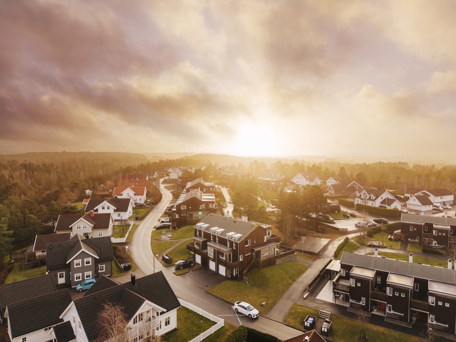 Boligen har fin plassering og gode solforhold. Galleribilde