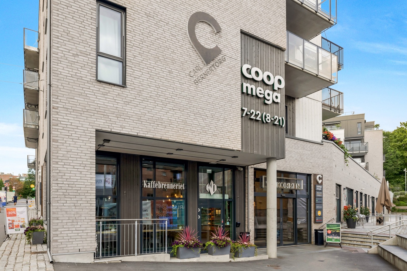 Carl Berners Torg byr bl.a på Kaffebrenneriet og Coop Mega matbutikk Galleribilde