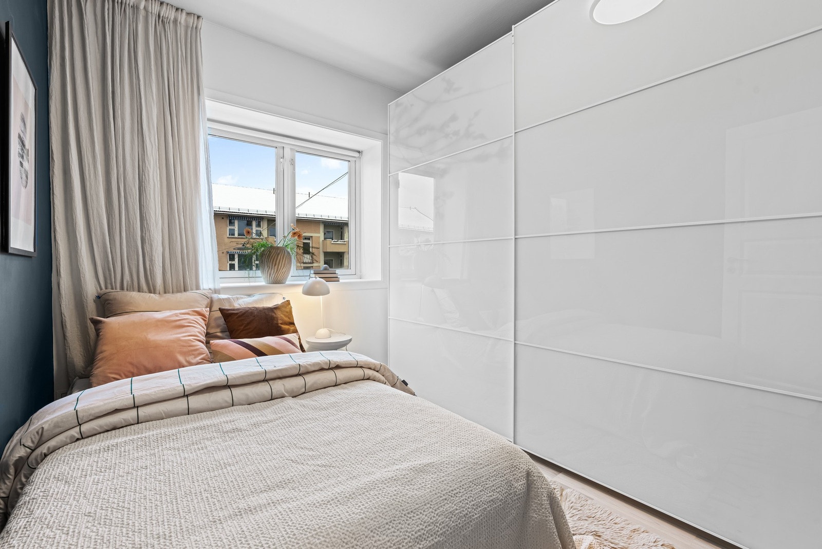 Leiligheten har 2 soverom med fin beliggenhet i den ene delen av leiligheten Galleribilde