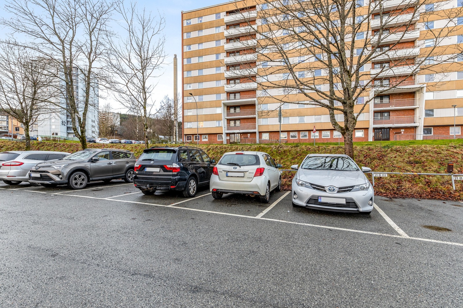 Fjellvang borettslag har i dag 393 parkeringsplasser og 33 garasjeplasser. Parkering tildeles etter søknad til styret Galleribilde