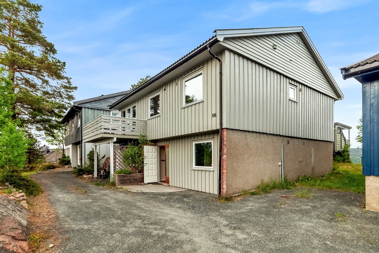 Gruslagt gårdsplass. Galleribilde