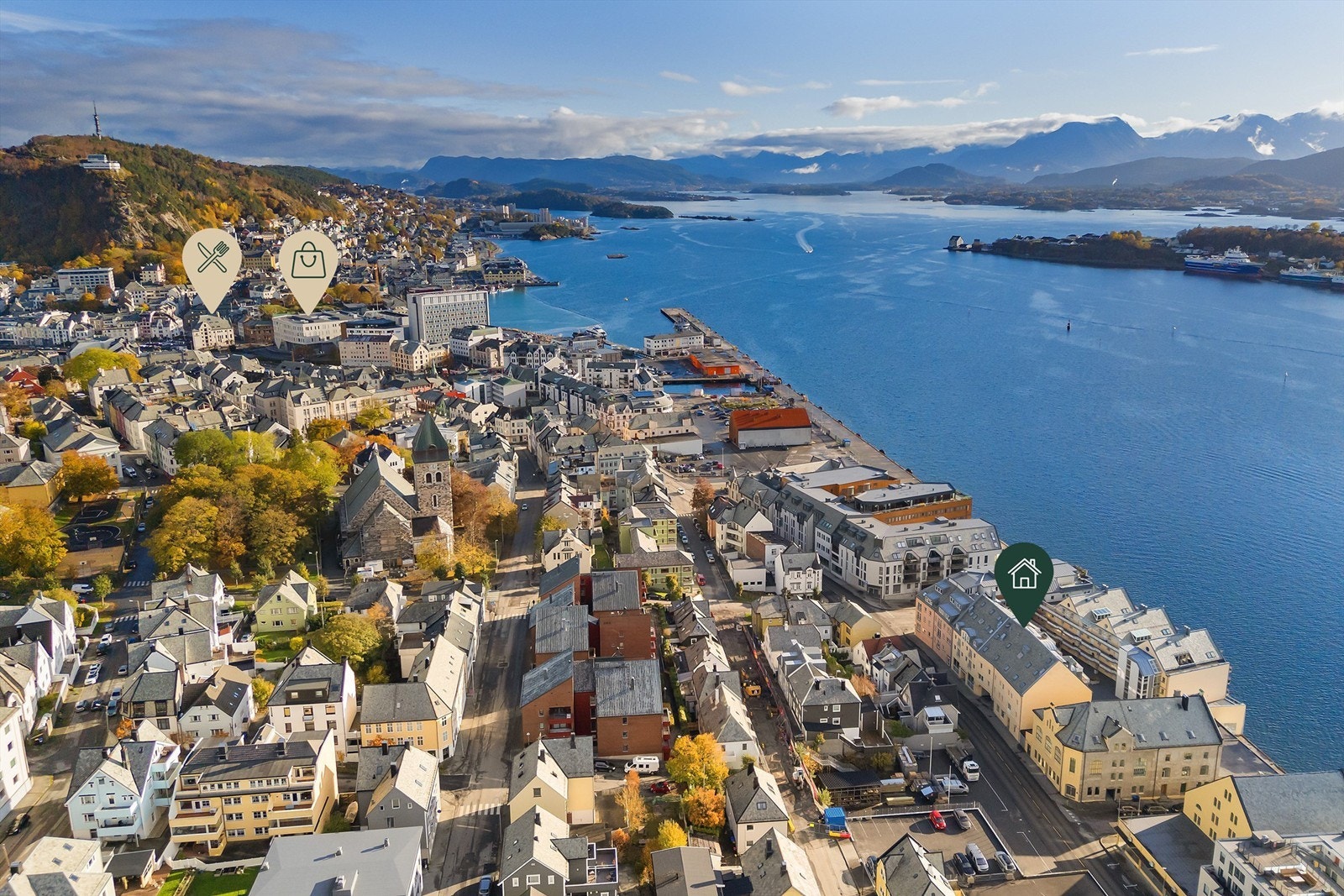 Bysentrum ligger ca 6 minutters gange fra leiligheten - Her fnner man gode fasiliteter innen spise- og serveringssteder, kulturelle tilbud og handlemuligheter Galleribilde