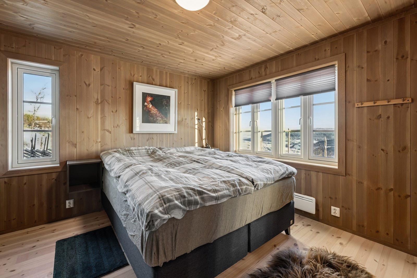 Hovedsoverommet har god størrelse og fleksible møbleringsmuligheter, slik at det enkelt kan tilpasses dine behov og ønsker! Galleribilde